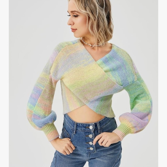 Cute cropped multi color overlap sweater - Picture 2 of 3